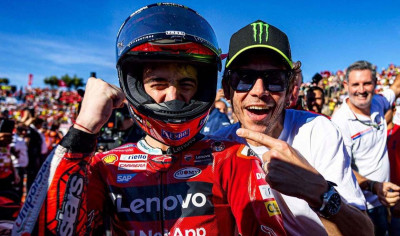 Saran Aneh Rossi ke Muridnya di MotoGP thumbnail